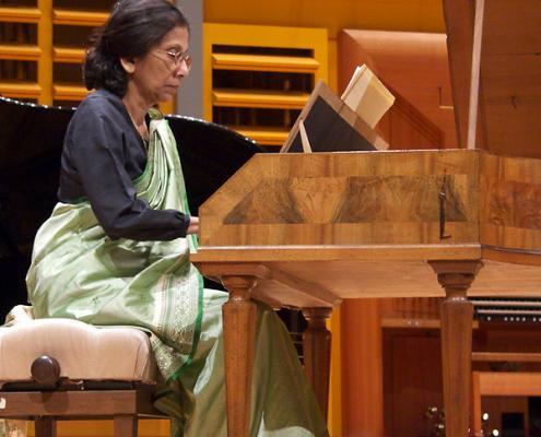 Prof. Dr. Preethi de Silva at the square piano Dieudonné & Schiedmayer, ca. 1811