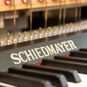 Tastatur mit Schiedmayer-Logo