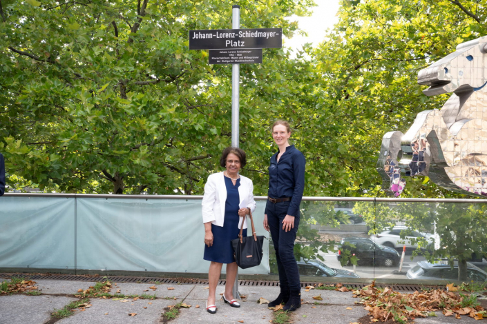 Elianne Schiedmayer mit Elisabeth Hardtke, letzte Kuratorin des Silcher-Museums in Schnait