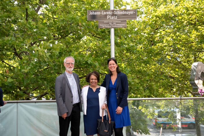 Elianne Schiedmayer mit Frau Heike Moser und Dr. Wolfgang Seibold, Musikwissenschaftler