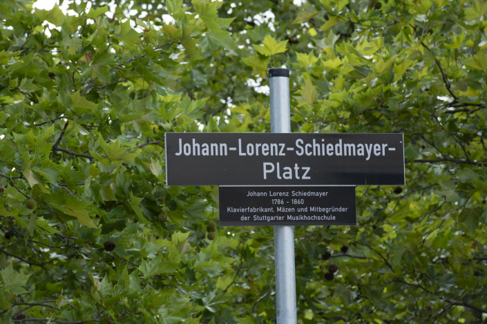 Straßenschild Johann-Lorenz-Schiedmayer-Platz