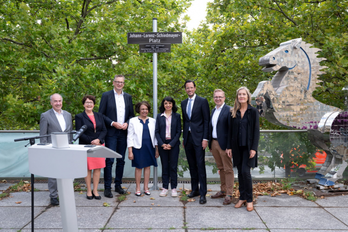 Initiatoren zur Verwirklichung des Johann-Lorenz-Schiedmayer-Platzes